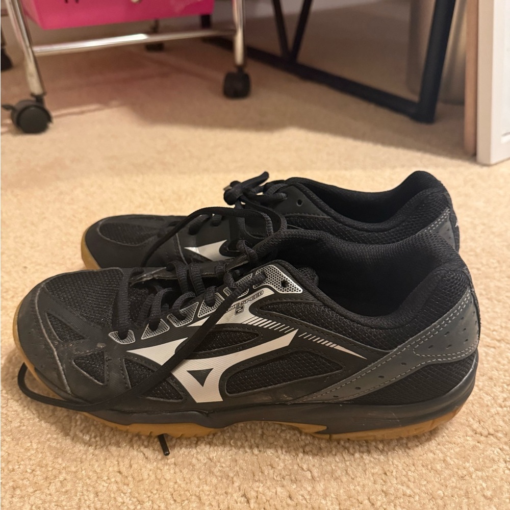 Mizuno Black and Gray Athletic Shoes with Gum Sole